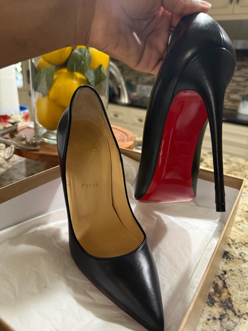Louis Vuitton Black Pointed Toe Stiletto Pumps with Red Sole - Picture 2 of 7